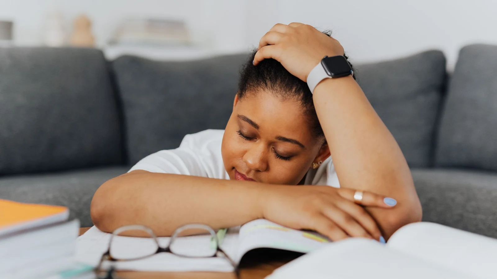 7 Signs of Mom Burnout No One Talks About (And What To Do About It)